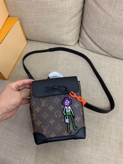 Louis Vuitton nano streamer